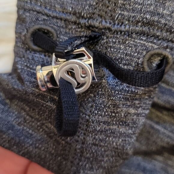 Lululemon Floral Tank Size 6 Like New - Picture 9 of 9